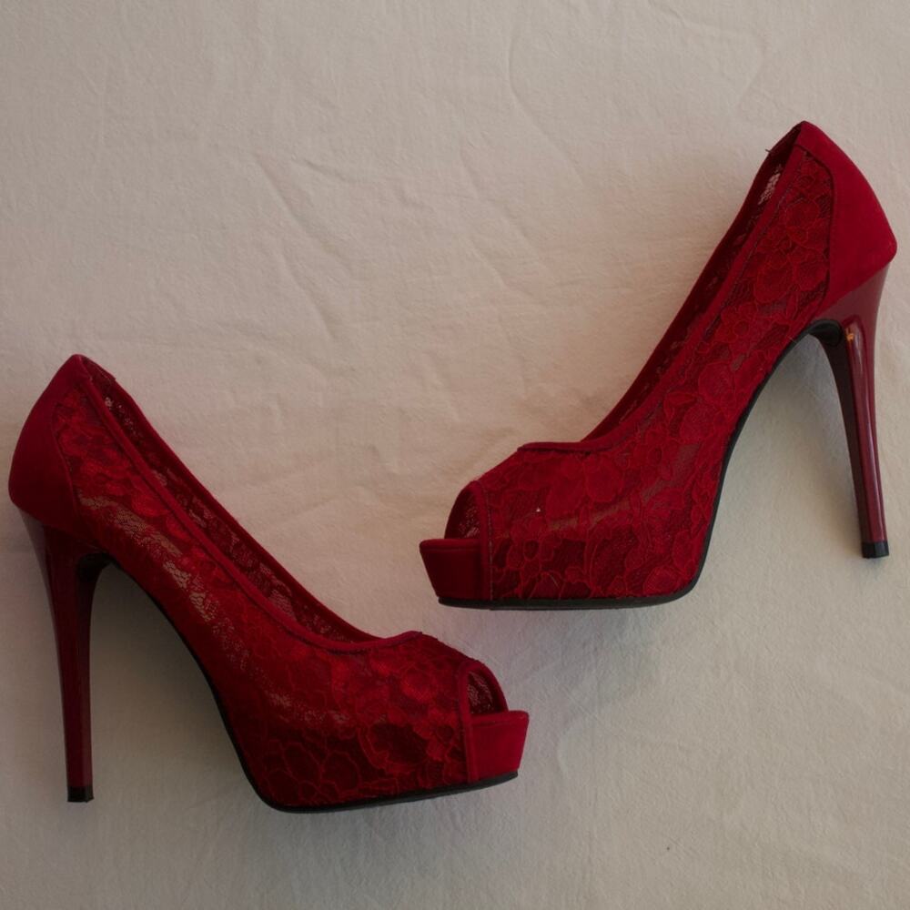 Guess Red Lace Peep Toe Platform Pumps Size 5.5